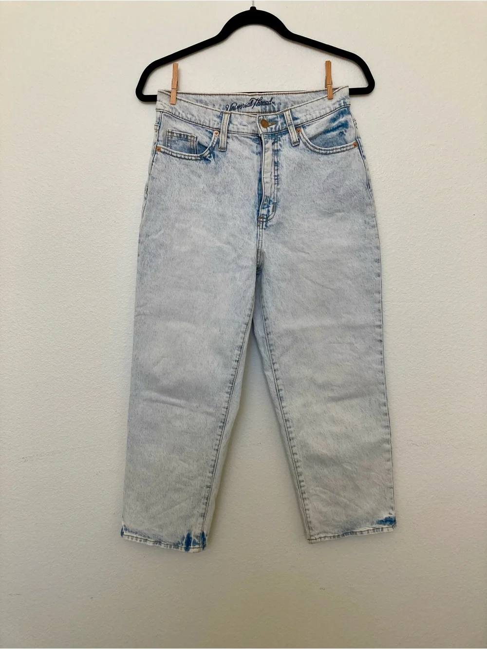 Universal Thread Vintage Straight Light Blue Acid Washed High-Rise Jeans